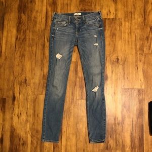 Light wash Hollister skinny jeans